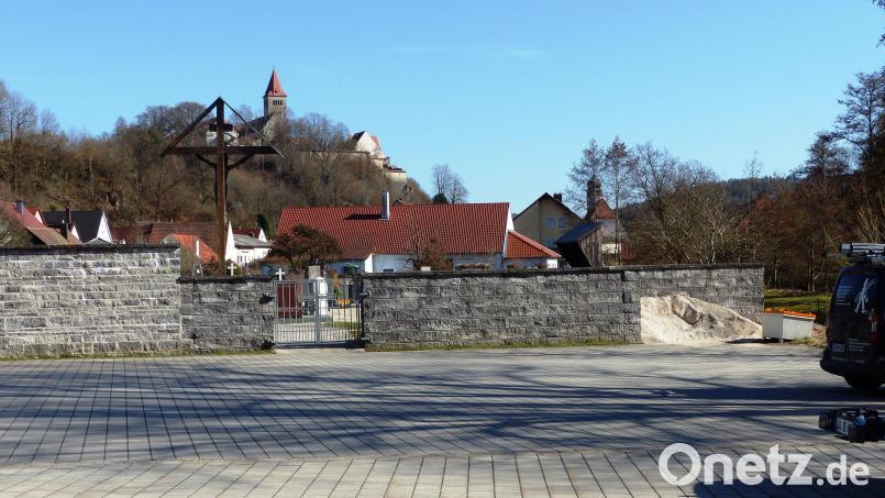 Auch für den Kastler Friedhofsparkplatz wird es eine Parkregelung und bei Bedarf Anwohnerparkausweise geben. Bild: jp
