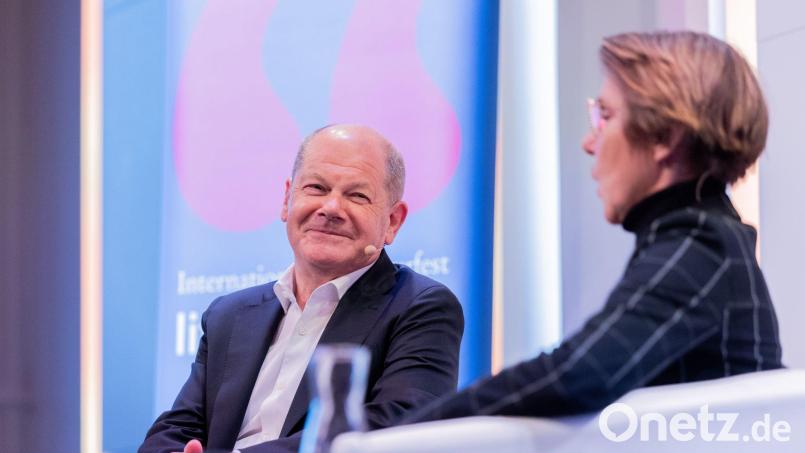 Ex-Kanzler Olaf Scholz hat bei der Lit.Cologne über seine Lesegewohnheiten gesprochen. Bild: Rolf Vennenbernd/dpa
