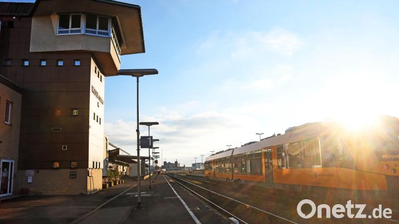 Zwischen Marktredwitz und Weiden kommt es auf der Bahnstrecke aufgrund von Reparaturarbeiten zu großen Beeinträchtigungen. Archivbild: Gabi Schönberger