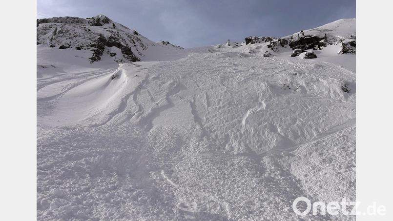 In diesem Winter gibt es ungewöhnlich viele Lawinen wie hier in Tirol. (Archivbild) Bild: Zoom.Tirol/APA/dpa