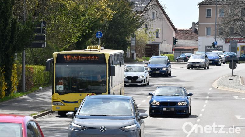 Manche Buslinien in Amberg, wie die Linie 410, sind abends als Rufbusse buchbar. Das Callcenter, über das Rufbusse reserviert werden können, ist ab Mittwoch zu geänderten Zeiten erreichbar. Archivbild: Petra Hartl