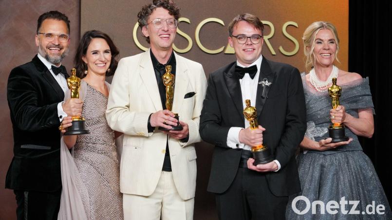 Das Team von „Ein Nobody gegen Putin“ von links nach rechts: Radovan Sibrt, Alzbeta Karaskova, die Regisseure David Borenstein und Pavel Talankin sowie die dänische Produzentin Helle Faber (Made in Copenhagen). Bild: Jordan Strauss/Invision/AP/dpa