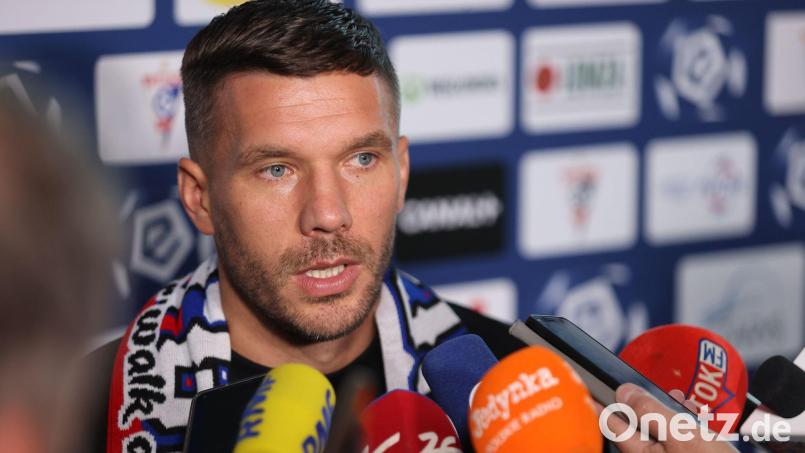 Sah dieses Mal Rot: Lukas Podolski. (Archivbild) Bild: Andrzej Grygiel/pap/dpa