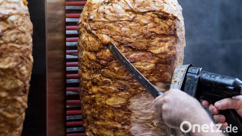 Gleich mehrere Mängel entdeckten die Kontrolleure bei dem Imbiss in Ulm. (Symbolbild) Bild: Sven Hoppe/dpa