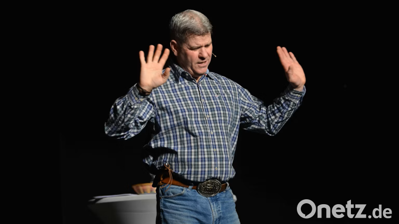Bernd Hackl mit seinem Bühnenprogramm "Ohne Brems` und Lenkung!" Bild: Christian Endt