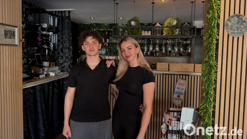 Katarina Feriancova will ihr Frühstücks- und Brunch-Café "Loco Lounge" in Bechtsrieth aufgeben. Mit im Bild Jan Ehrmann, der mit seinem Bruder Albert, dem Verlobten der Pächterin, in der Küche arbeitet. Bild: Katarina Feriancova