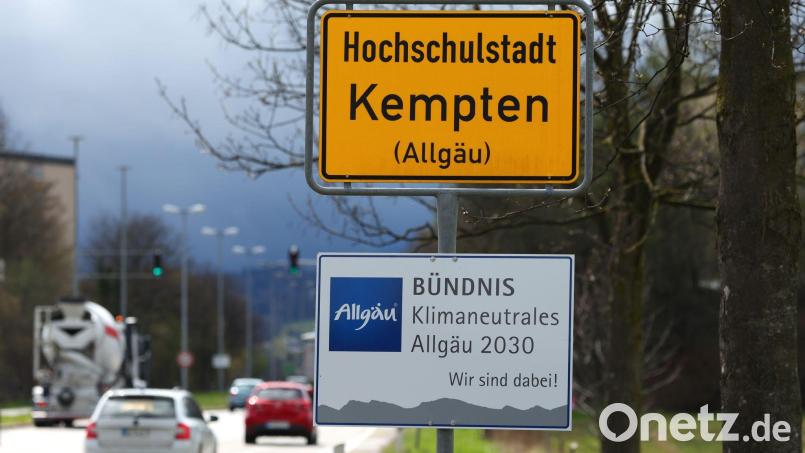 Wegen des Einsatzes wurde die Bundesstraße 12 in Kempten zeitweise gesperrt. (Archivbild) Bild: Karl-Josef Hildenbrand/dpa