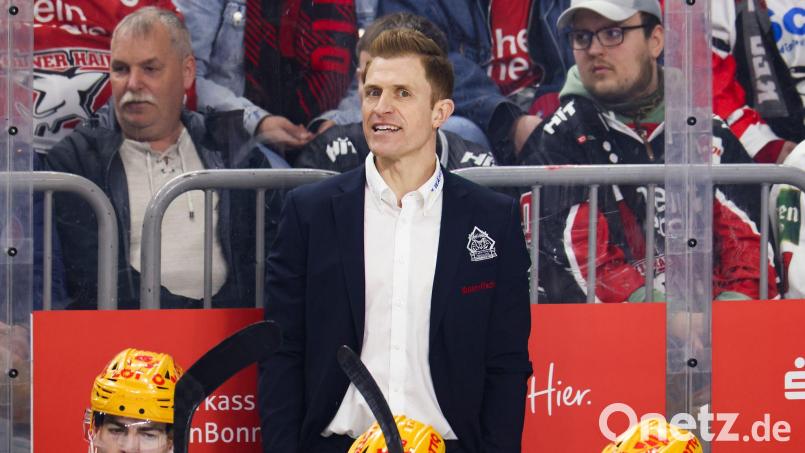 Bremerhavens Trainer Alexander Sulzer. (Archivbild) Bild: Christoph Reichwein/dpa