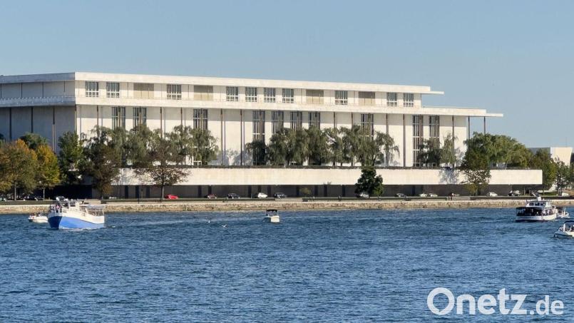 Die Kultureinrichtung soll für einen Umbau rund zwei Jahre lang geschlossen bleiben. (Archivbild) Bild: Andrej Sokolow/dpa