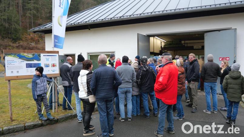 Der "Tag der offenen Tür" zog viele Besucher an. Bild: WWA Weiden/Regina Meister