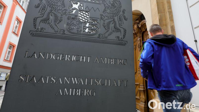 Ein 40-jähriger Mann aus Amberg muss wegen Beleidigung und Betrugs ins Gefängnis. Symbolbild: Wolfgang Steinbacher