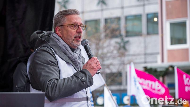 Der Vorsitzende des Bayerischen Beamtenbundes, Rainer Nachtigall, macht seit Wochen Stimmung gegen die geplante Verzögerung bei der Tariferhöhung im öffentlichen Dienst. (Archivbild) Bild: Daniel Vogl/dpa