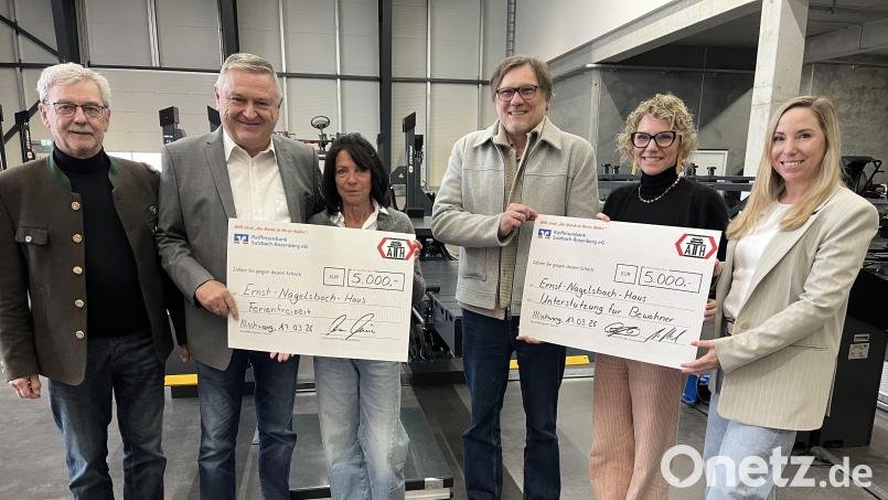 Von links: Hans Renner, Hans und Evi Heinl, Stefan Reither, Corinna und Anja Heinl bei der Spendenübergabe. Bild: hdk