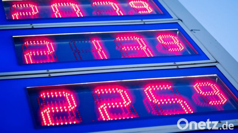 Der Spritpreis steigt langsam weiter. Bild: Christoph Soeder/dpa