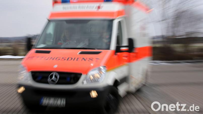 Der Rettungsdienst rückte zu der Unfallstelle aus. (Symbolbild) Bild: Stephan Jansen/dpa