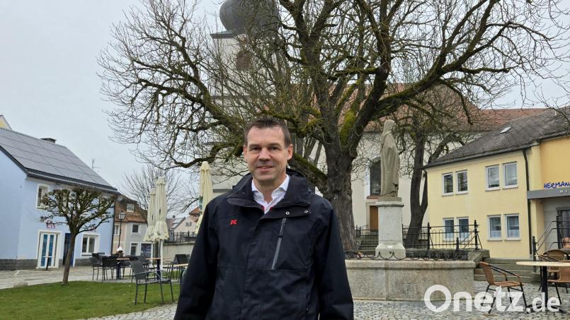 Andreas Malzer auf dem Therese-Neumann-Platz in Konnersreuth: Der 57-Jährige tritt im Mai das Bürgermeisteramt in der Marktgemeinde an. Bild: lnz