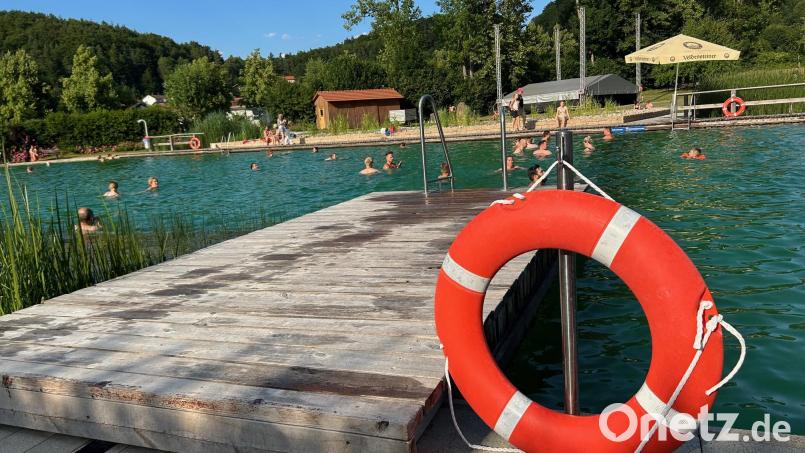 Die Wasserwacht Königstein schlägt Alarm: Sie braucht dringend Freiwillige, um den Wachdienst im Freibad aufrechterhalten zu können. Bild: Tanja Knahn