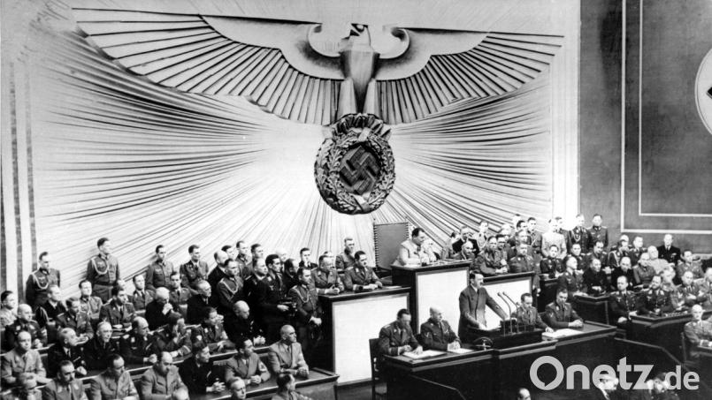 Auch Adolf Hitler, hier bei seiner Rede vor dem Reichstag in Berlin am 1. September 1939, findet sich in den Unterlagen des US-Nationalarchivs. Bild: dpa