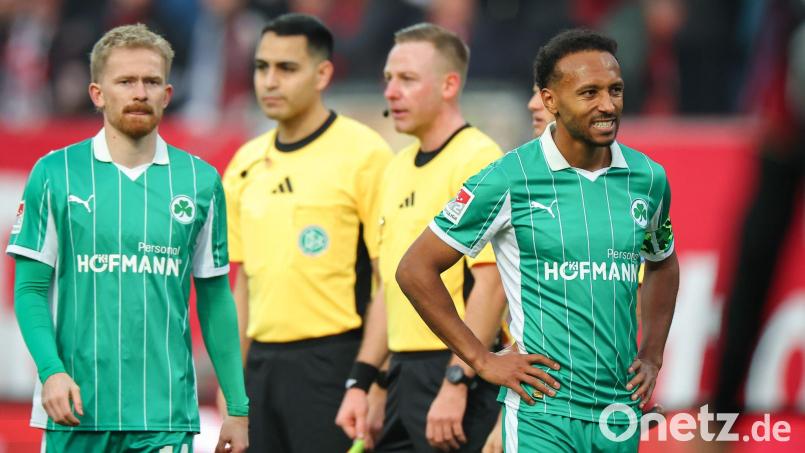 Der Fürther Julian Green (r) ist wieder fit. (Archivbild) Bild: Daniel Karmann/dpa