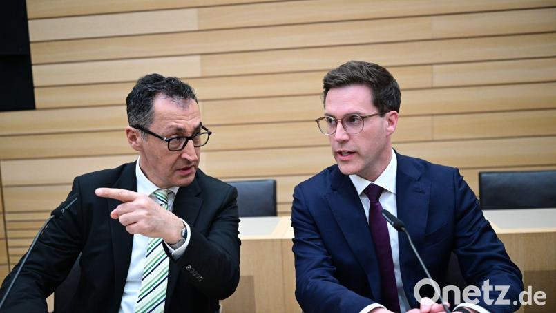 Treffen sich Grünen-Frontmann Cem Özdemir und CDU-Chef Manuel Hagel bald in offiziellen Gesprächen über eine Zusammenarbeit wieder? (Archivbild) Bild: Bernd Weißbrod/dpa