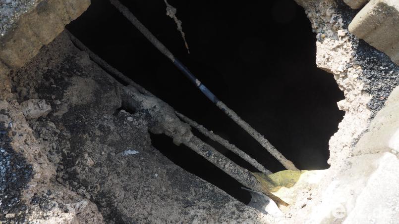 Das Loch soll nun mit Beton aufgefüllt werden. Bild: kek