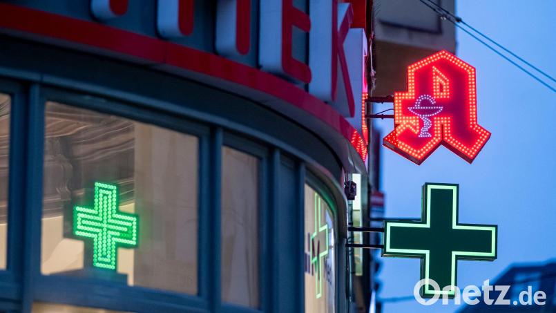 Am Montag bleiben alle Apotheken in Amberg geschlossen. Die Versorgung läuft in drigenden Fällen über den Notdienst. Symbolbild: Fabian Sommer/dpa