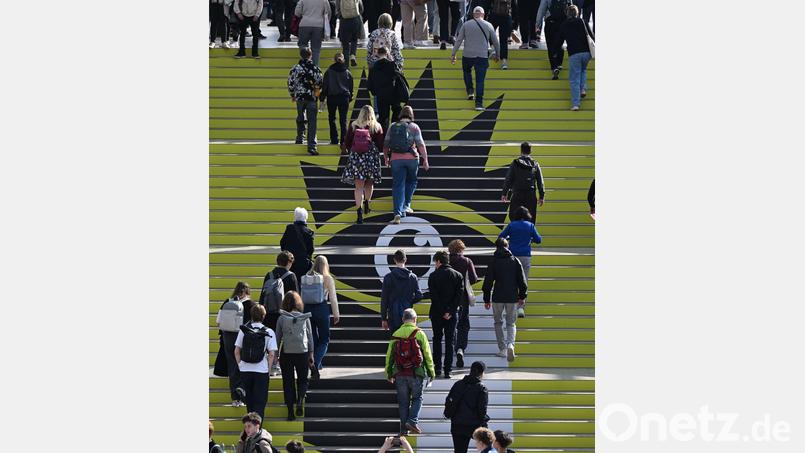 Tausende Besucher strömen auf die Leipziger Buchmesse. Bild: Hendrik Schmidt/dpa