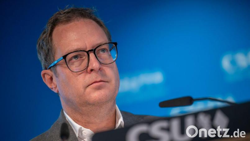 CSU-Generalsekretär Martin Huber sagt: „Die Linke zeigt ihr antisemitisches Gesicht und es wird immer fratzenhafter.“ (Archivbild) Bild: Peter Kneffel/dpa