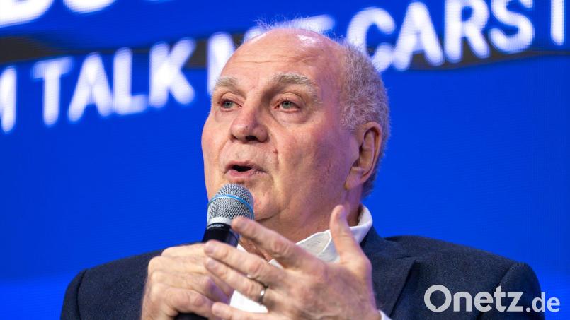 Für Bayerns Ehrenpräsidenten Uli Hoeneß ist der Ausgang im Viertelfinale der Champions League gegen Real Madrid offen. (Archivbild) Bild: Peter Kneffel/dpa