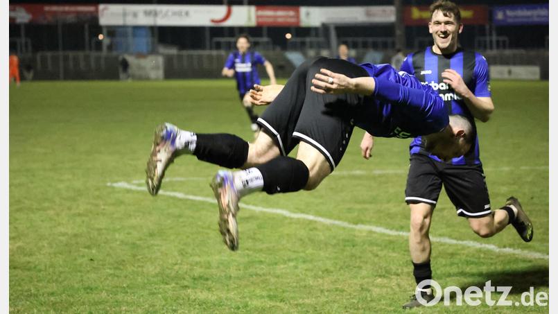 So akrobatisch wertvoll wie jüngst gegen Eintracht Bamberg will Patryk Bytomski auch am Freitag für die SpVgg SV Weiden jubeln. Bild: Dieter Jäschke