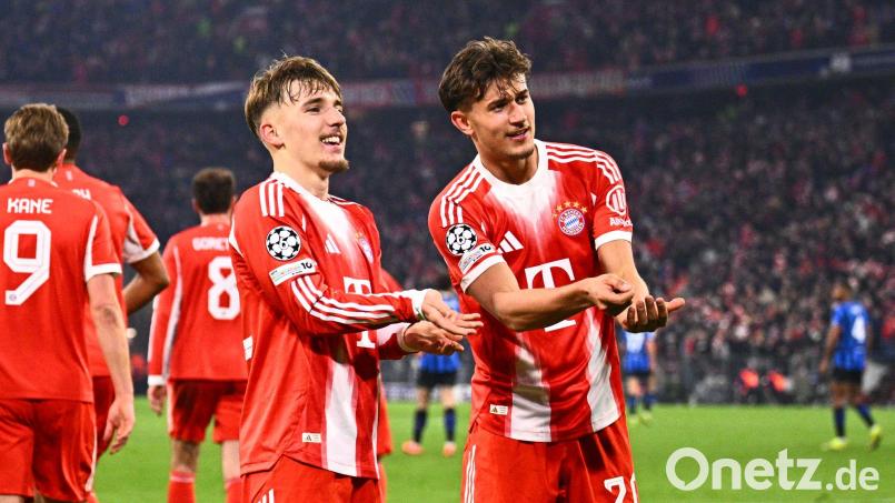 Lennart Karl (l) und Tom Bischof mit ihrem Uno-Jubel. Bild: Tom Weller/dpa