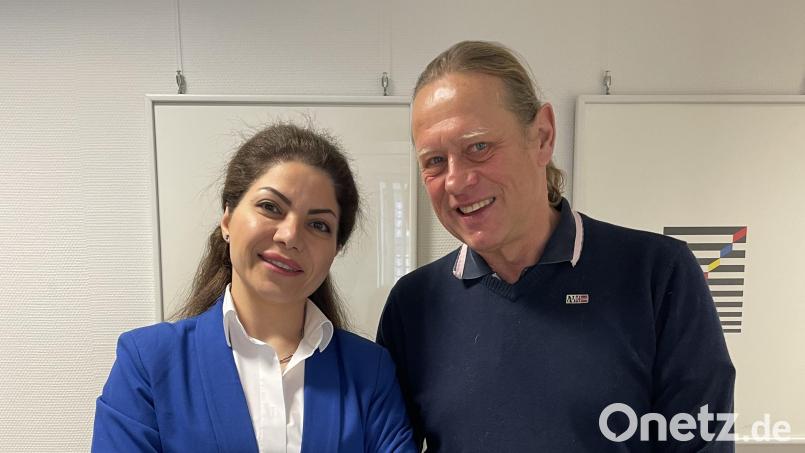 Dr. (univ) Hadimeh Saberi leitet die Orthopädie-Praxis in Waldsassen. Initiiert hat die Neueröffnung Dr. Heino Arnold. Er ist langjähriger Leiter des Orthopädie-Zentrums in Rehau. Bild: Dr. Heino Arnold