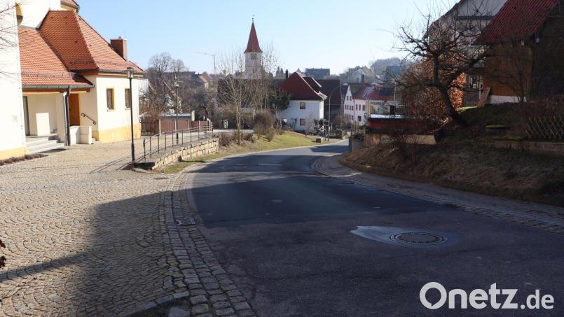 In diesem Kurvenbereich wird die Straße aufgeweitet. Bild: gru
