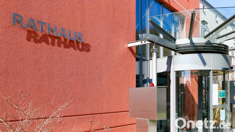 Die Amtszeit des Schwandorfer Oberbürgermeisters beginnt am 1. Mai 2026. Bild: Hösamer