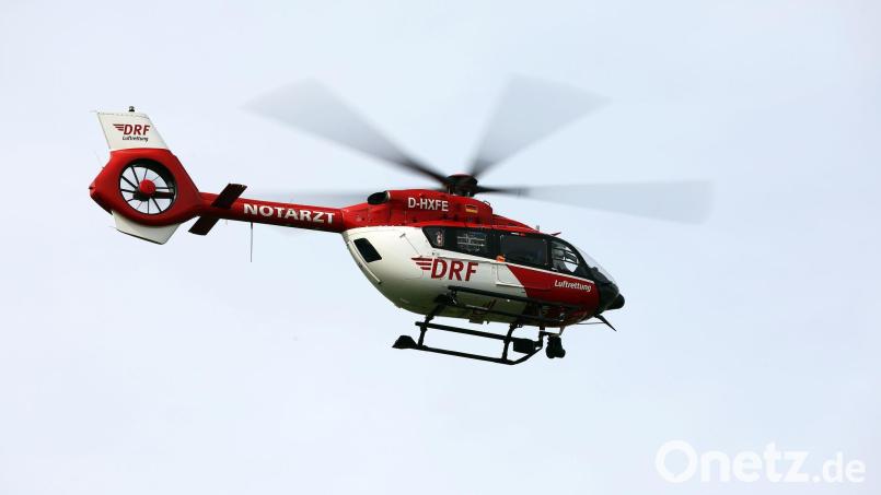 Ein Rettungshubschrauber rückte zum Unfall auf der A9 aus. Bild: Jan Woitas/dpa