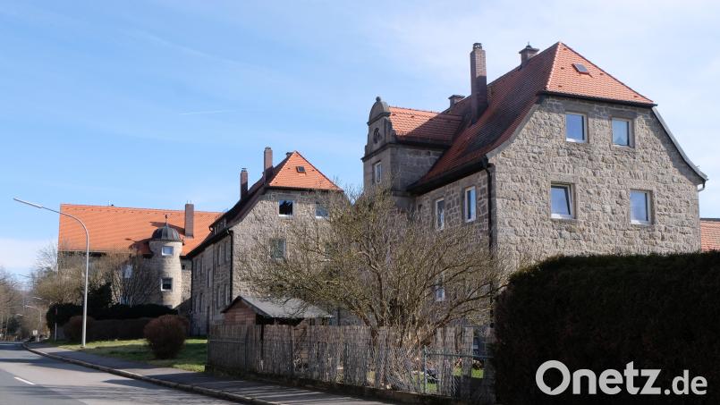 Die Wohnanlage „Hardtheim“ mit ihren Fassaden aus Flossenbürger Granit ist prägend für die Baugenossenschaft „Eigenheim“. Bild: Fred Lehner
