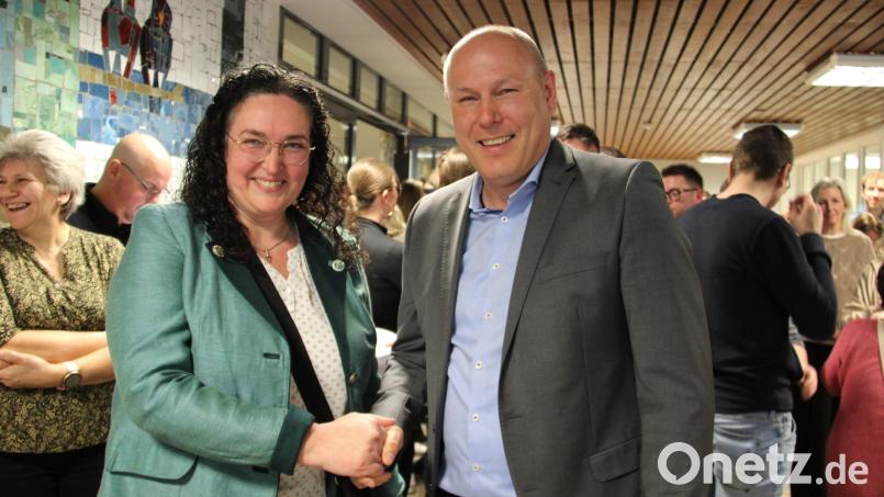Tina Zeitler (CSU) und Markus Preisinger (Wählergemeinschaft „Jetzt bereit für eigene und neue Wege“ ) gehen in zwei Wochen in die Stichwahl um das Bürgermeisteramt der Marktgemeinde Plößberg. Bild: prh