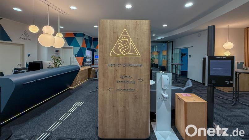 Das neue Bürgerbüro im ehemaligen Sparkasse-Gebäude an der Herrnstraße, direkt neben dem Rathaus, ist am Mittwoch offiziell eröffnet worden. Bild: Wolfgang Steinbacher