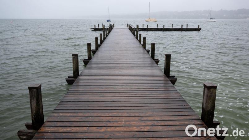 Ein herrenloser Koffer am Starnberger See sorgt für Aufregung. (Symbolbild) Bild: Sven Hoppe/dpa