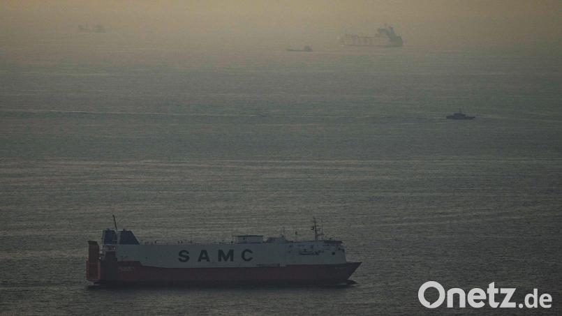 Durch den Iran-Krieg ist die Schifffahrt stark eingeschränkt. Darunter leidet vor allem Asien. (Archivbild) Bild: Uncredited/AP/dpa