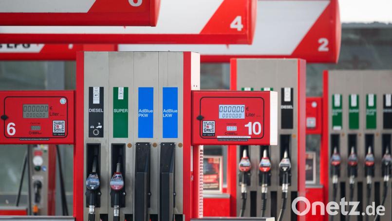 Die Spritpreise haben erneut kräftig angezogen. Insbesondere bei Diesel. Archivbild: Robert Michael/dpa