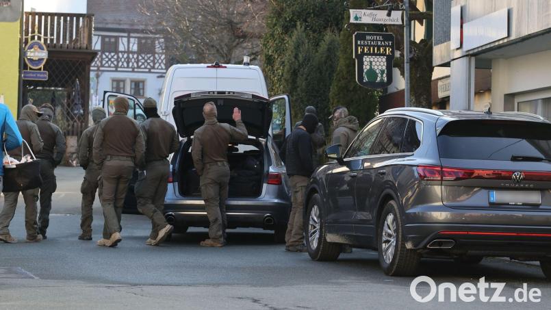 Der zwölfjährige Sohn rief die Polizei, weil sein Vater mit einem Messer bedroht wurde. Bild: Daniel Löb/dpa