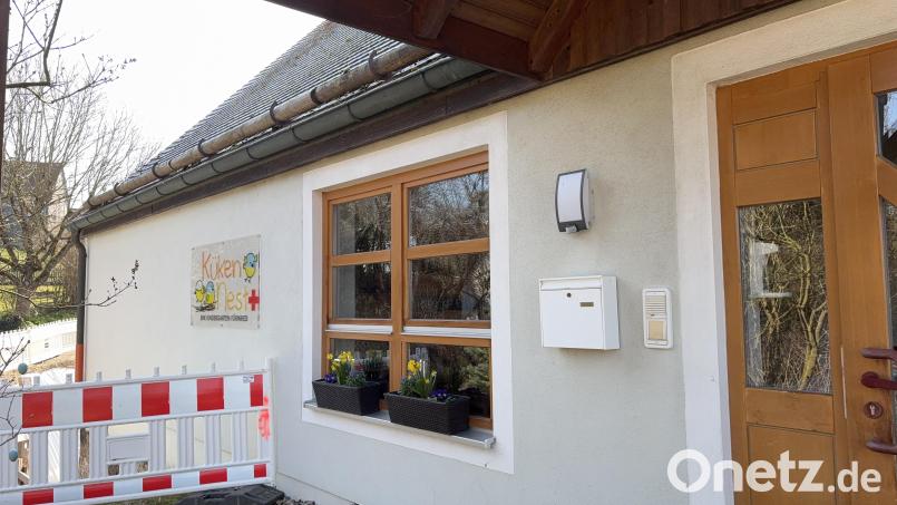 Auch diese Wand des Kindergartens "Kükennest" in Fürnried muss jetzt saniert werden. Insgesamt sind im Haushalt 2026 rund 320.000 Euro für diese Maßnahmen eingeplant - ein großer Brocken für das Birgland. Bild: ge