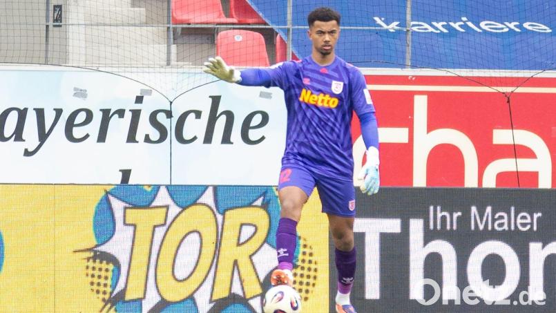 Leon-Oumar Wechsel stand gegen Havelse erstmals im Tor des SSV Jahn Regensburg. Die Oberpfälzer siegten mit 5:2. Bild: Sascha Janne