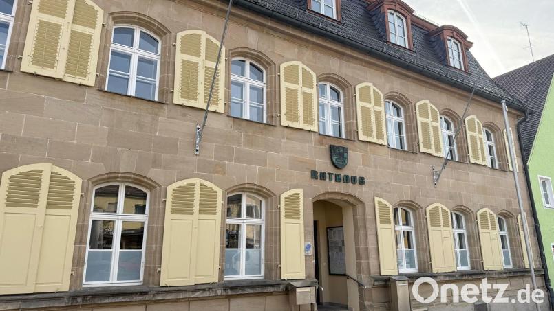 Im Pegnitzer Rathaus bleibt Wolfgang Nierhoff Chef. (Archivbild) Bild: Kathrin Zeilmann/dpa