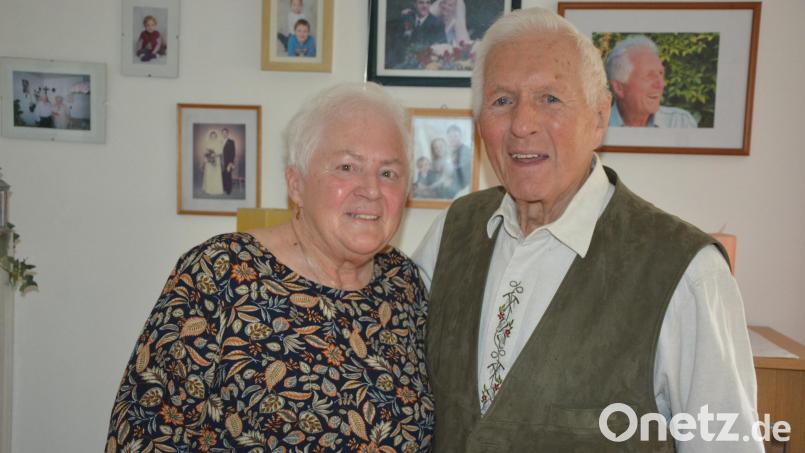 Hannelore und Fritz Gründl feierten am Samstag Goldene Hochzeit. Ihre Liebe fanden die beiden beim Skifahren in Großbüchlberg. Bild: jr