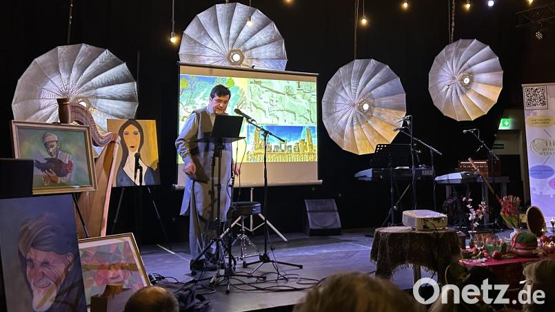 Einen fundierten Einblick in die Geschichte und Bedeutung des Frühlingsfest Nowruz gab Professor Ahmadi Said Haidar aus Afghanistan. Bild: Veit Wagner