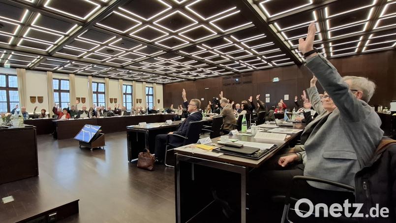 Die neue Amtszeit für Kreistag und Landrat beginnt offiziell am 1. Mai 2026. Erst ab diesem Stichtag erfolgt die Ladung zur konstituierenden Sitzung. Das Foto entstand bei einer Kreistagssitzung im Dezember 2025. Archivbild: esc