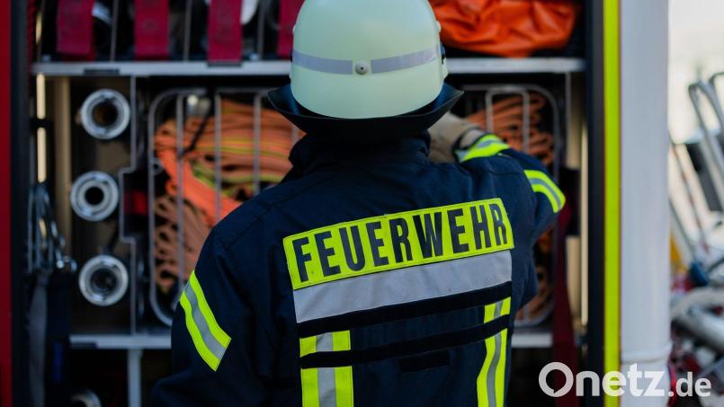 Die Feuerwehr rückte aus und bekämpfte das Feuer. Symbolbild: Rolf Vennenbernd/dpa