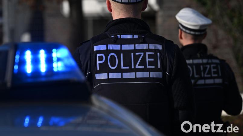 Auf der A9 ist ein Lastwagen verunglückt. (Symbolbild) Bild: Bernd Weißbrod/dpa